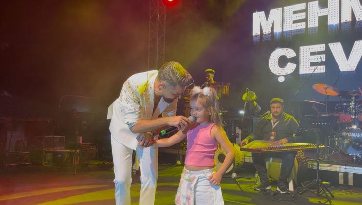 Milyonluk ücreti elinin tersiyle itti: Mehmet Çevik Gemlik’te memleketi için ücretsiz sahne aldı