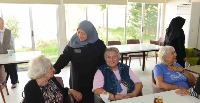 Nilüferli kadınlardan huzurevinde sıcak buluşma