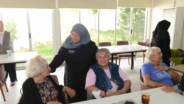 Nilüferli kadınlardan huzurevinde sıcak buluşma