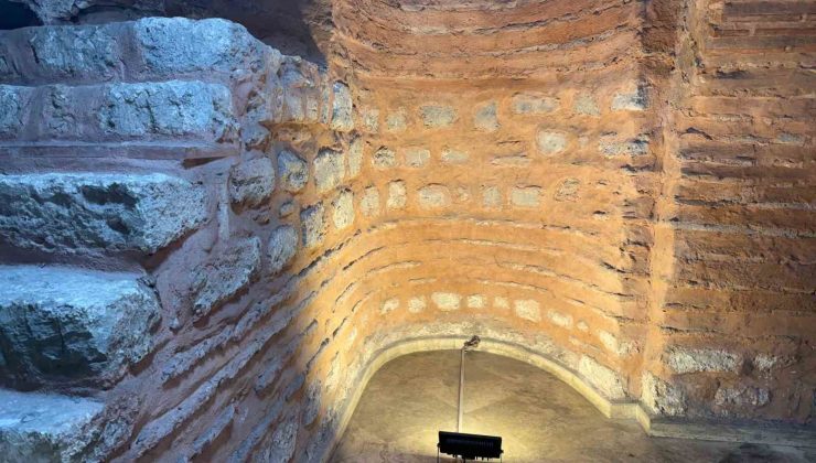 Sirkeci’de bir iş hanının altındaki 900 yıllık Roma Kilisesi kalıntısı sergileniyor