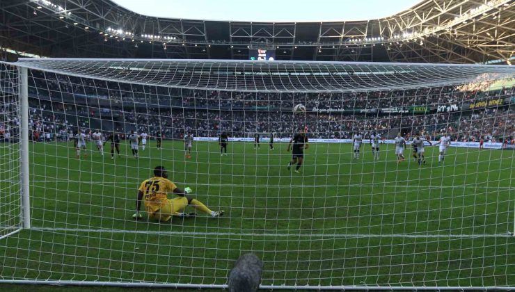 Trendyol Süper Lig: Kocaelispor: 1 – Çaykur Rizespor: 1 (İlk yarı)