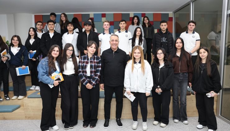 Üniversite ve yüksek lisans öğrencilerinin ulaşım masrafları Sultangazi Belediyesi’nden