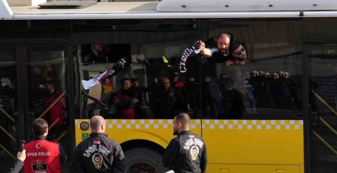Beşiktaş taraftarı stadyuma geldi