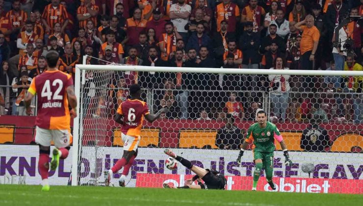 Davinson Sanchez kırmızı kart gördü
