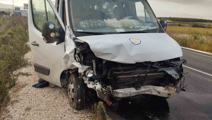 Gönen’de öğrenci servisi ile otomobil çarpıştı: 2 ölü, 7 öğrenci yaralı