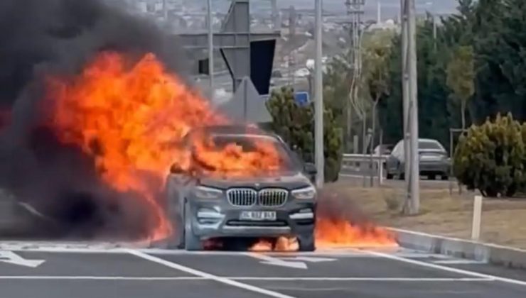 İstanbul yolunda korku dolu anlar: Lüks otomobil alev topuna döndü