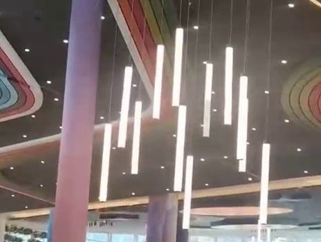 İstanbul’da hissedilen 5.0 büyüklüğündeki deprem anı AVM’de böyle görüntülendi