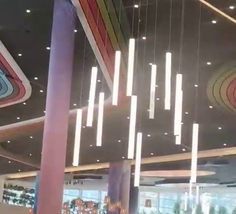 İstanbul’da hissedilen 5.0 büyüklüğündeki deprem anı AVM’de böyle görüntülendi