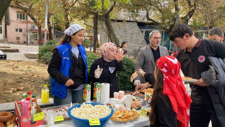 Saraylar Anadolu İmam Hatip Lisesi’nden Gazze’ye destek yürüyüşü