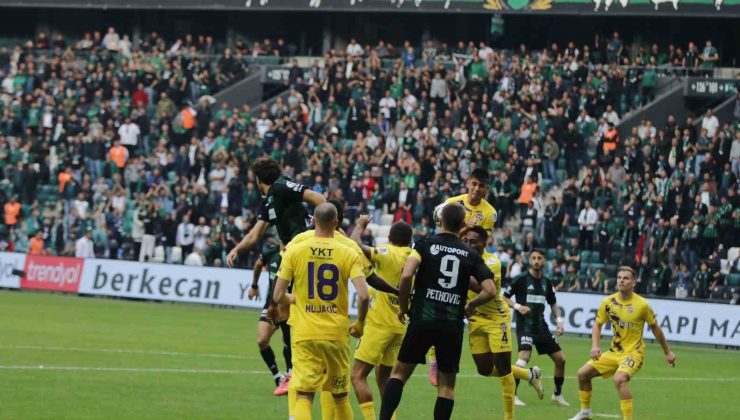 Trendyol Süper Lig: Kocaelispor:0 – Eyüpspor: 0 (İlk yarı)
