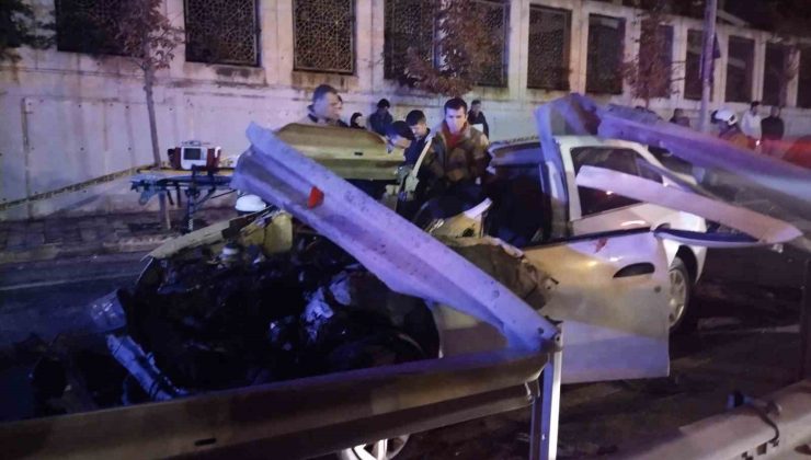 Ümraniye’de kontrolünü kaybeden otomobil bariyere girdi: 1 ölü