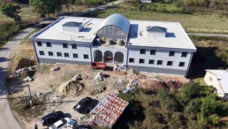 Yufkadan fındığa, gönülden tuğlaya: Kaynarca halkı Kur’an Kursu için el ele