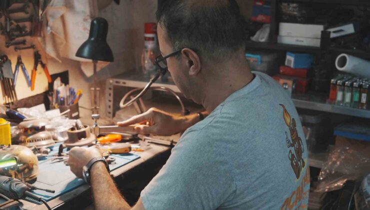 10 metrekarelik atölyesinden Türkiye’ye ulaşıyor