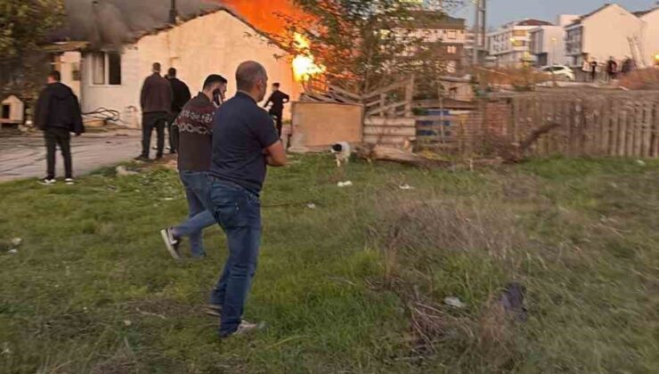 Arnavutköy’de gecekondu alev alev yandı