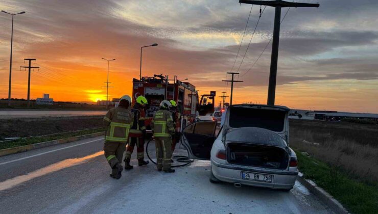 Bandırma’da seyir halindeki araç alev aldı