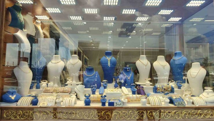 Başakşehir’de kuyumcu soygunu güvenlik personelinin dikkati sayesinde 63 saniyede önlendi