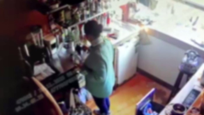 Beyoğlu’nda kafede kahve yerine bulaşık deterjanı içirilen kadın zehirlendi