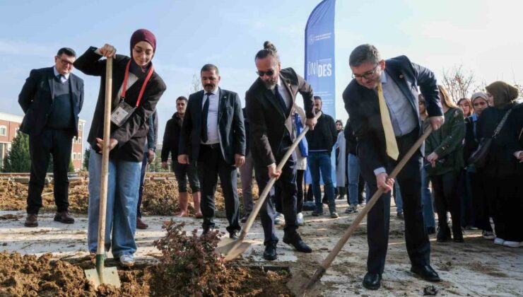 BŞEÜ’de kampüse yeni fidanlar dikildi