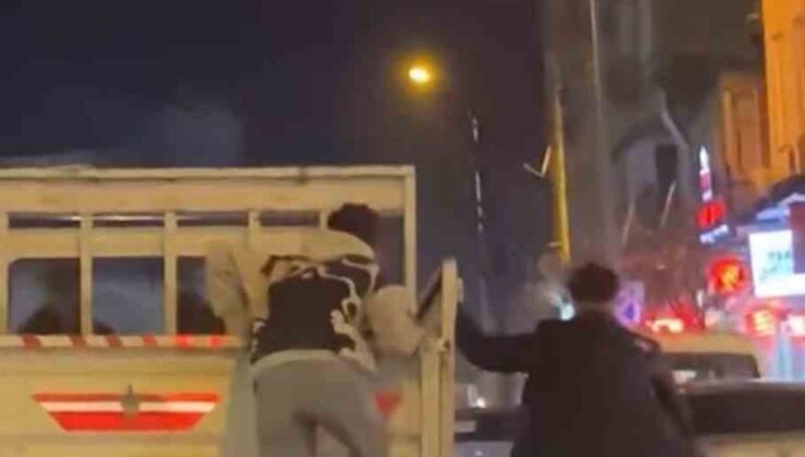 Bursa’da gençlerin tehlikeli yolculuğu kamerada