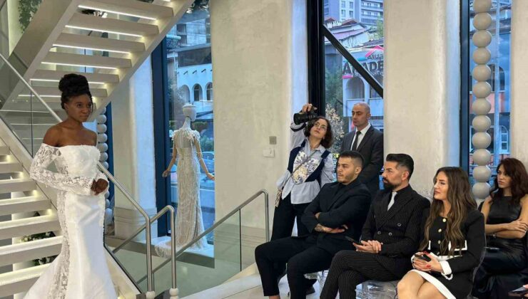 Bursa’da muhteşem gelinlik defilesi: 26 koleksiyon 15 mankenle podyuma taştı