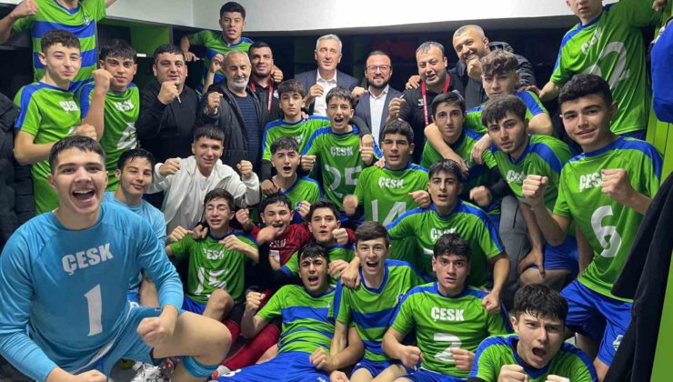 Çayırova Belediyesi Eğitim Spor Kulübü U-16 Futbol Takımı şampiyon oldu