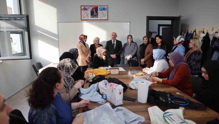 Darıca’da anneler ve çocukları aynı çatı altında eğitim görüyor