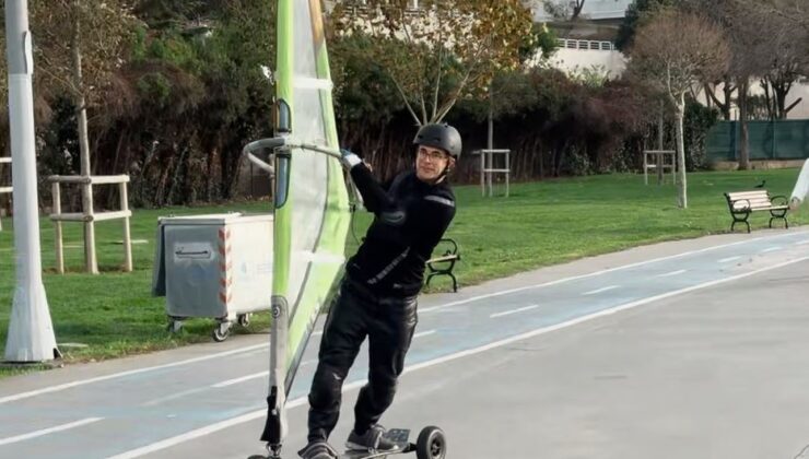 Deniz rüzgarıyla karada sörf yaptı