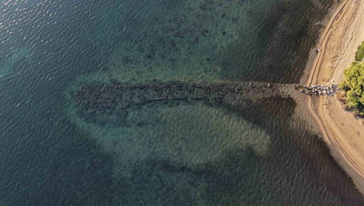 Erdek Körfezi’nde deniz çekildi, antik liman gün yüzüne çıktı