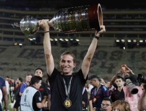 Filipe Luis, teknik direktörlük kariyerinde 5. kupasını kazandı