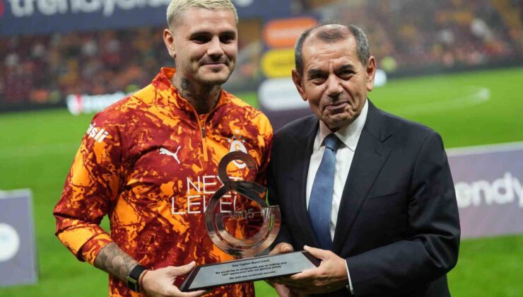 Galatasaray’da 100. maçına çıkan Mauro Icardi’ye plaket verildi