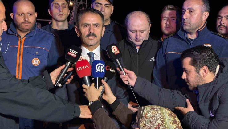 Gemiden tahliye edilen 25 personel tedbiren hastaneye götürüldü