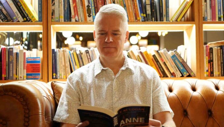 İngiliz yazar T.M. Logan, İstanbul’da okuyucularıyla bir araya geldi