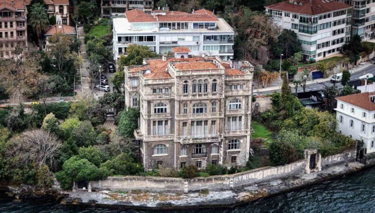 İstanbul Boğazı’nın en ihtişamlı binalarından Zeki Paşa Yalısı yeni sahibini bekliyor