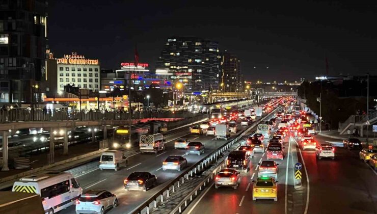 İstanbul’da trafik yoğunluğu yüzde 83’e ulaştı