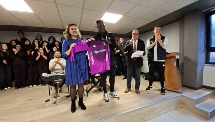 Kocaelispor’dan öğretmenler günü sürprizi