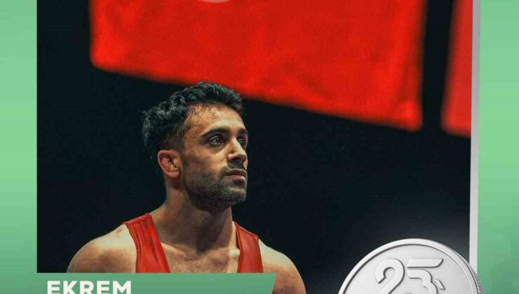 Milli güreşçi Ekrem Öztürk, gümüş madalya kazandı