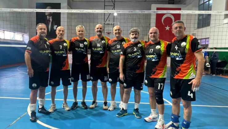 Osmangazi’nin veteran voleybolcuları zirveye çıktı