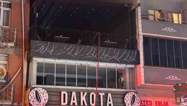 Patlayan pelet soba kafede yangın çıkardı