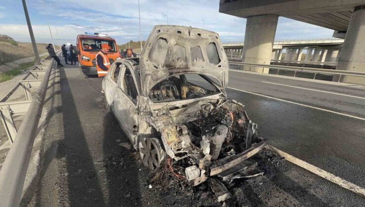 Tayakadın’da otomobil alev alev yandı