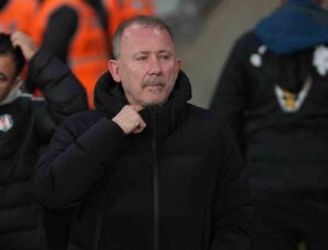 Trendyol Süper Lig: Fatih Karagümrük: 0 – Beşiktaş: 0 (Maç devam ediyor)