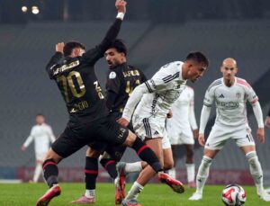 Trendyol Süper Lig: Fatih Karagümrük: 0 – Beşiktaş: 1 (İlk yarı)
