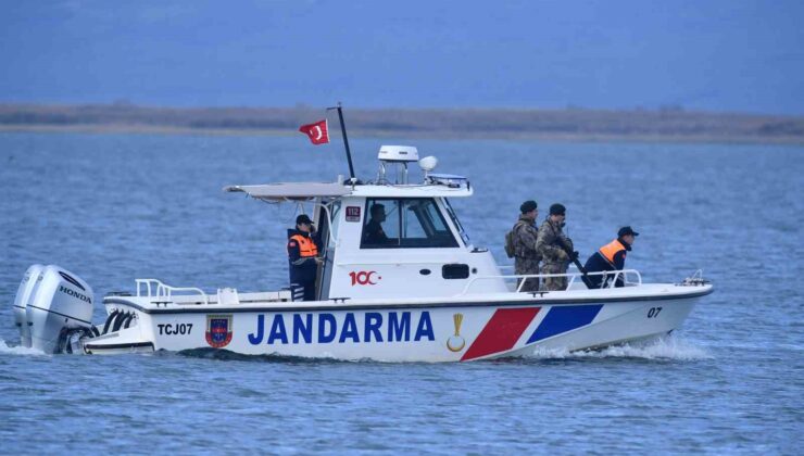 Yüzmek için göle girdi sahil güvenlik engel oldu