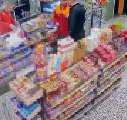 Akaryakıt istasyonunda çalışan genci darbeden alkollü müşteri gözaltına alındı