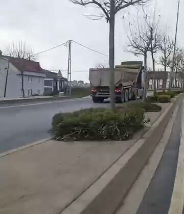 Arnavutköy’de hafriyat kamyonu ters yöne girerek süratle ilerledi