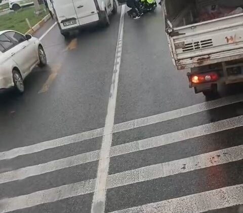 Ayvalık’ta polisten kaçan sürücü kovalamacada kıskıvrak yakalandı