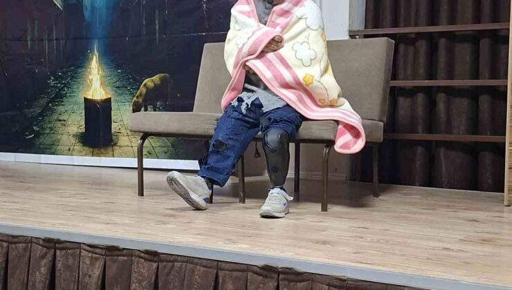 Ayvalıklı engelli oyuncudan “Yalnız Bir Adamın Hikayesi”