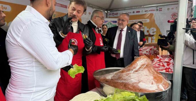 Bahçelievler’de çiğ köfte festivali: 5 ton çiğ köfte dağıtıldı