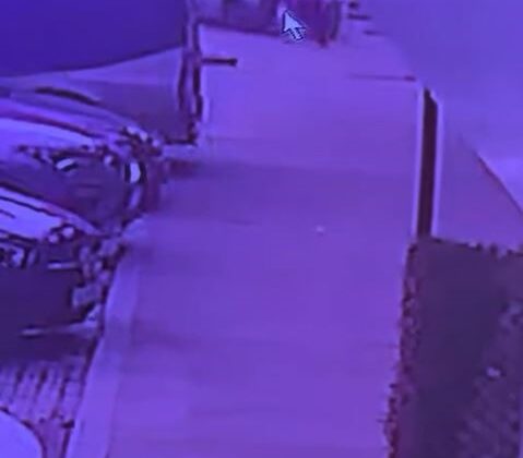 Başakşehir’de kaldırımda yürüyen yayalara otomobil çarptı