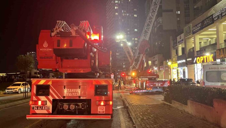Başakşehir’de restoran yangını: Binayı dumanlar sardı, mahsur kalanları itfaiye kurtardı