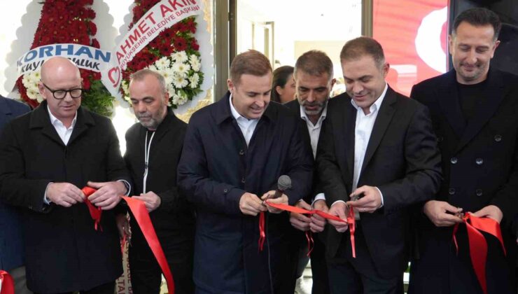 Başkan Akın ve Milletvekili Sarı açılışta buluştu